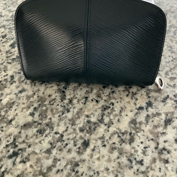 Louis Vuitton Vintage Black Epi Demi Lune Wallet - Picture 2 of 8